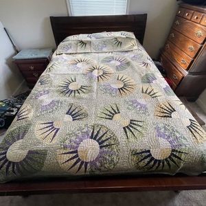 home and gardens queen comforter